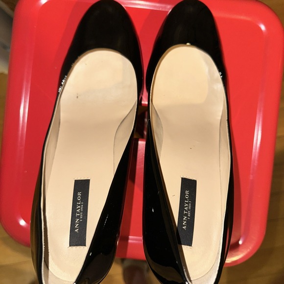 Ann Taylor Patent Leather Black High Heels Size 9 1/2 M Preowned Pumps Round Toe - Picture 12 of 14